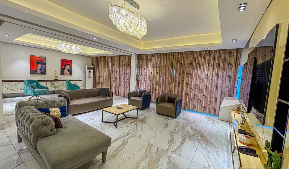 B4-Luxury Three Bedroom Apartment