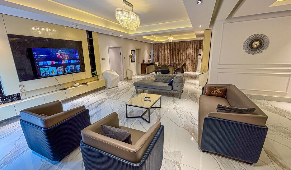 B2-Luxury Three Bedroom Apartment